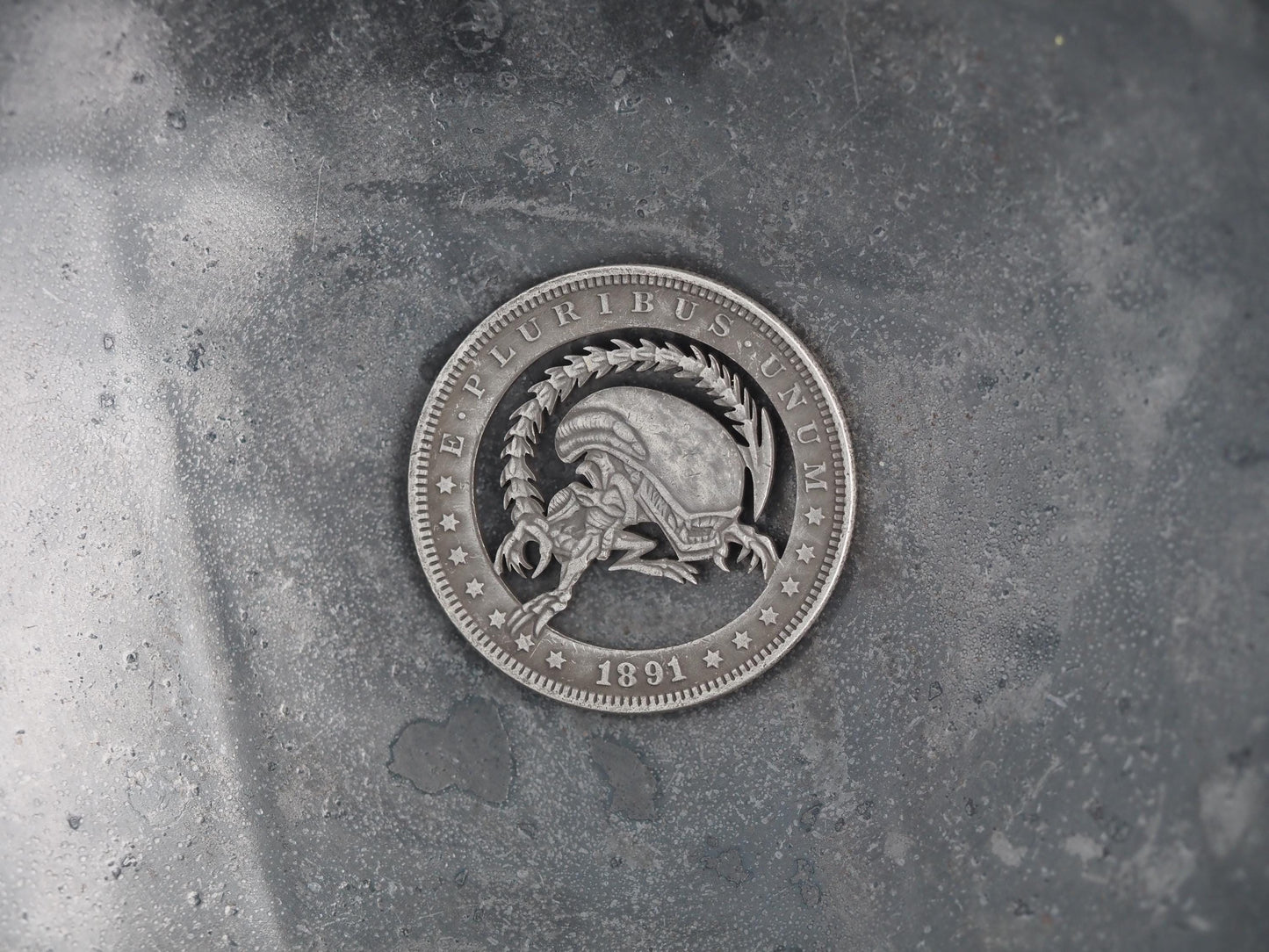 Cut Vampire Skull Sigil Morgan Hobo Coin - Xenomorph/Film/Predator/Movie Memorabilia/H. R. Giger/Fun/Gift – Collectible Or Pendant