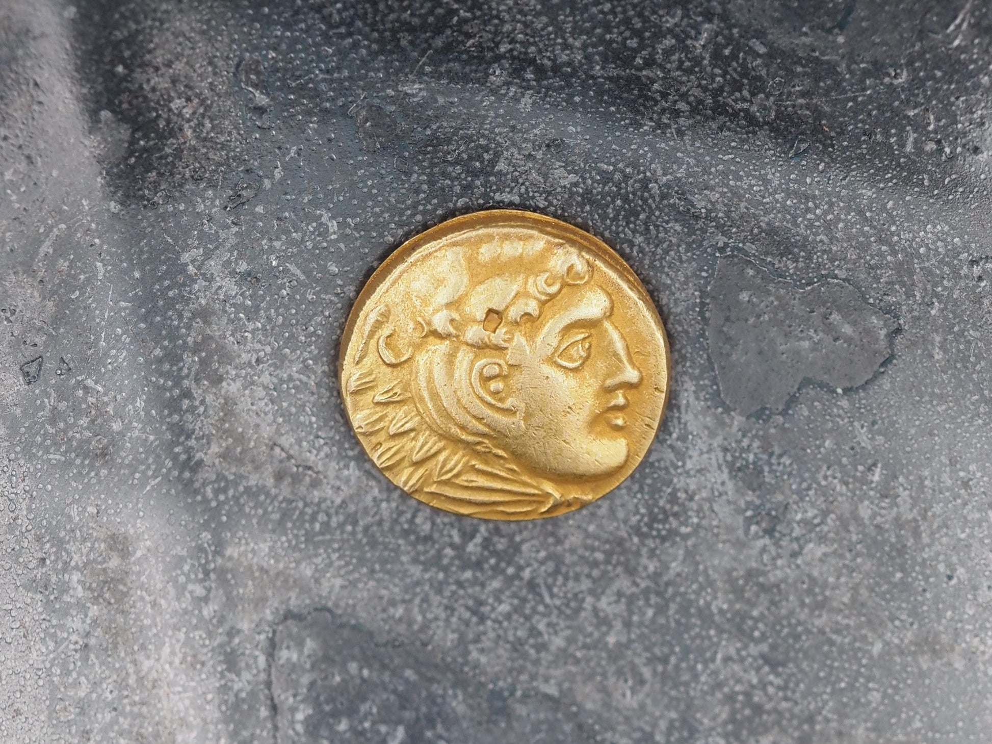 Replica Alexander The Great, Ancient Greek Coin - Kingdom of Macedon, Alexander the Great (336-323 BC). Golden Tetradrachm