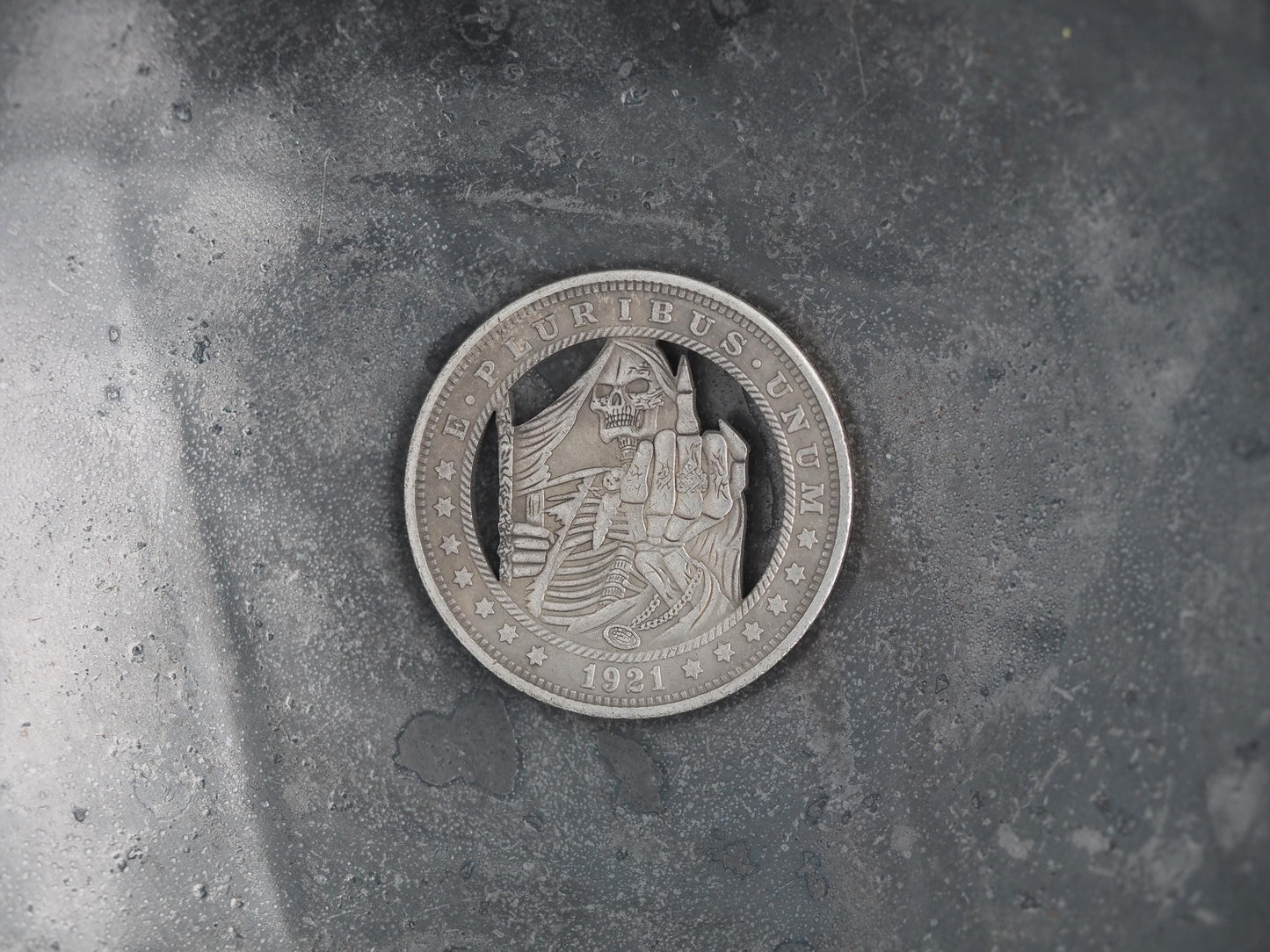 Cut Skeleton Giving The Finger Morgan Hobo Coin - Memento Mori/Vanitas/RPG/TCG/Counter/Role Play/Gaming/Token – Collectible Or Pendant