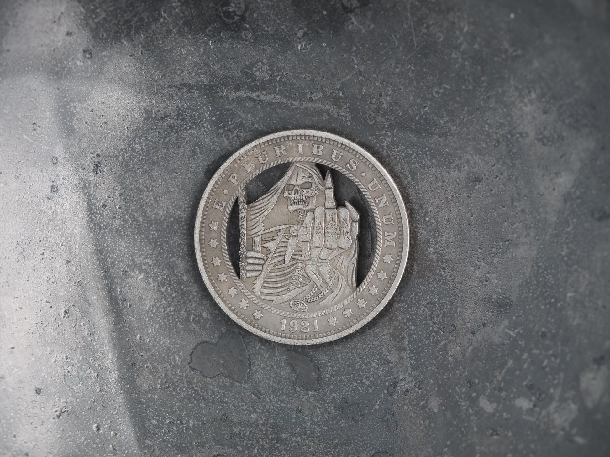 Cut Skeleton Giving The Finger Morgan Hobo Coin - Memento Mori/Vanitas/RPG/TCG/Counter/Role Play/Gaming/Token – Collectible Or Pendant