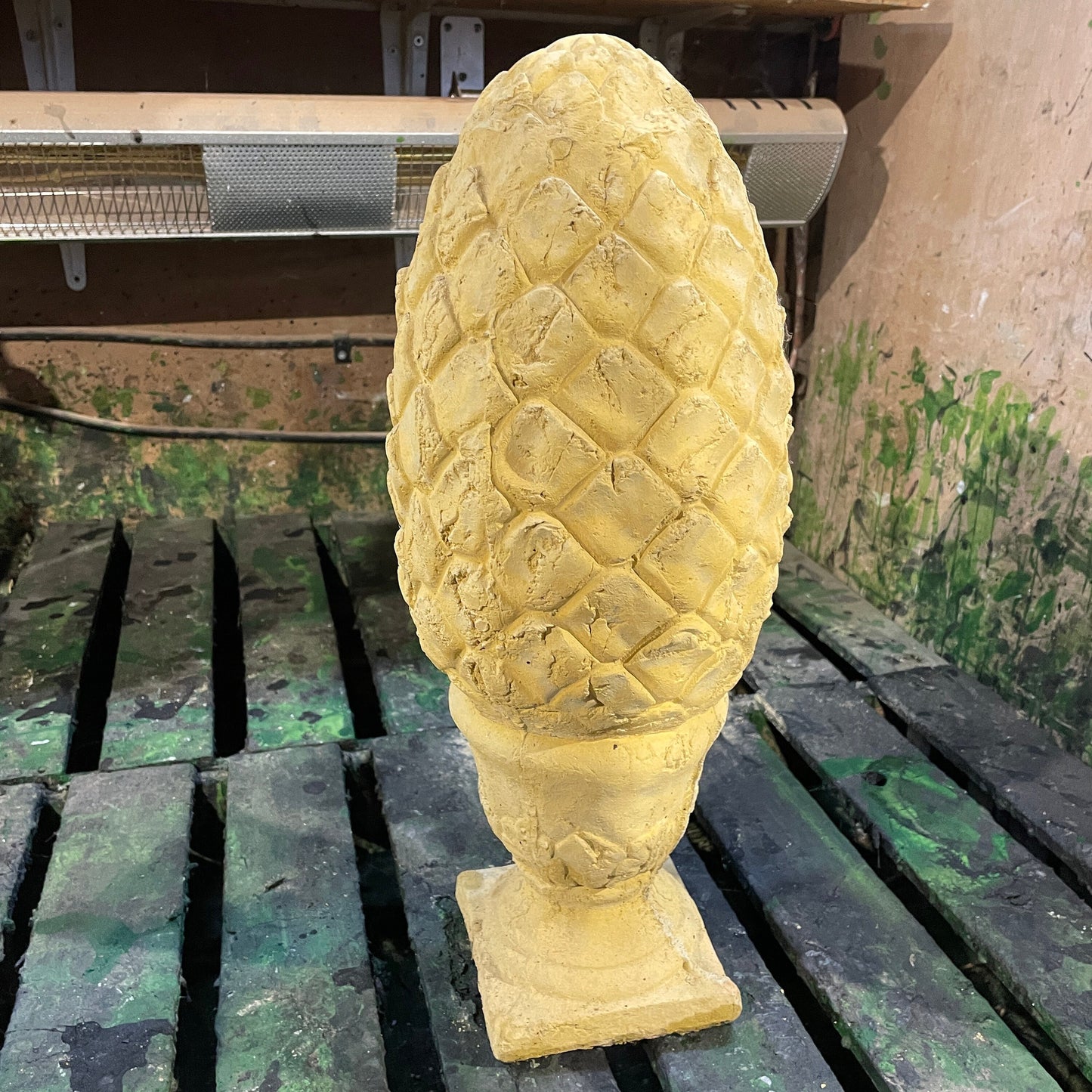 Plain Victorian Grand Tour Country House Architectural Salvage - An Ornamental Pineapple Column/Pillar Gate Post Cap