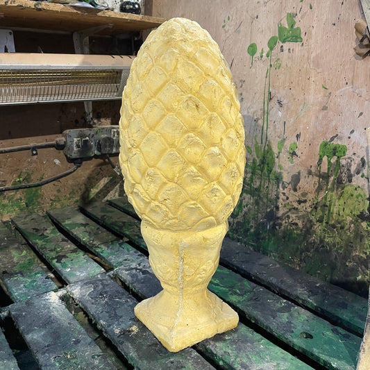 Plain Victorian Grand Tour Country House Architectural Salvage - An Ornamental Pineapple Column/Pillar Gate Post Cap